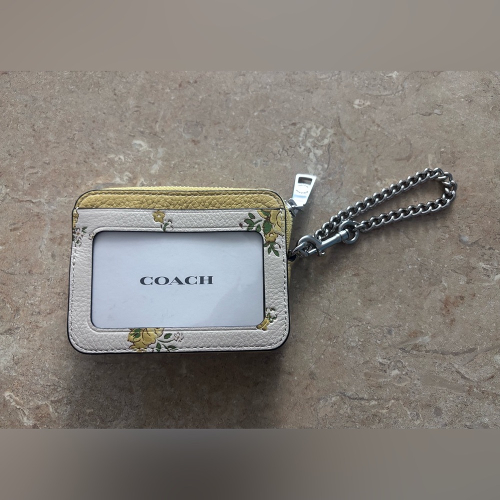 Coach NWT Yellow and White Floral Card Holder